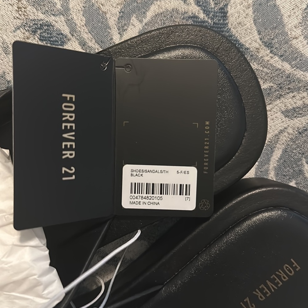 Forever 21 black platform thong sandals size 7 - Picture 3 of 5
